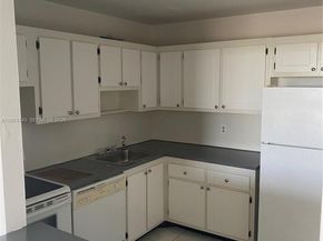 16950 W Dixie Hwy A529, North Miami Beach FL 33160