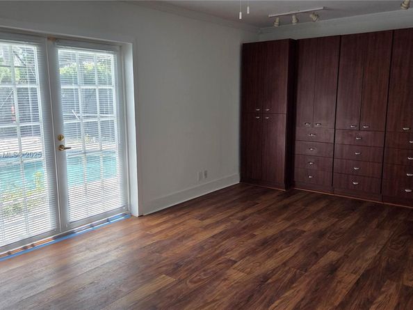 1245 Coral Ln, Hollywood FL 33019