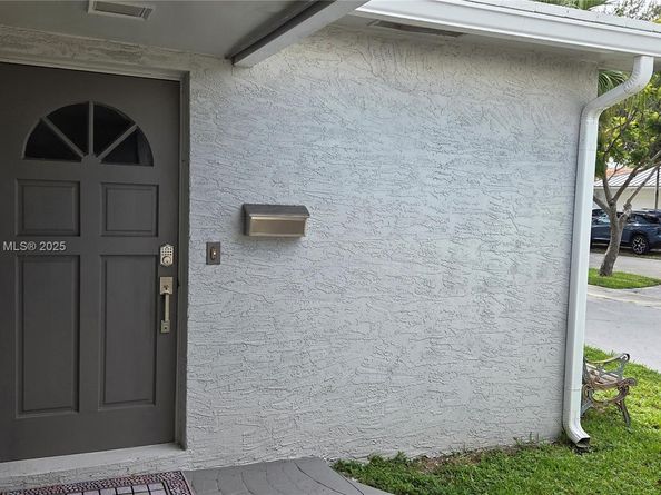 1245 Coral Ln, Hollywood FL 33019