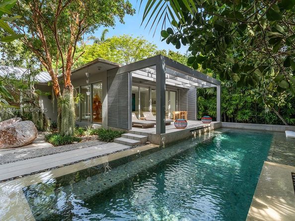 11 La Gorce Cir, Miami Beach FL 33141