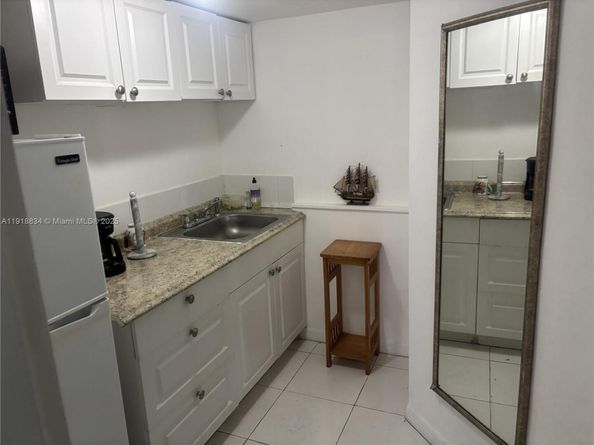 26 Diplomat Pkwy 2366, Hallandale Beach FL 33009