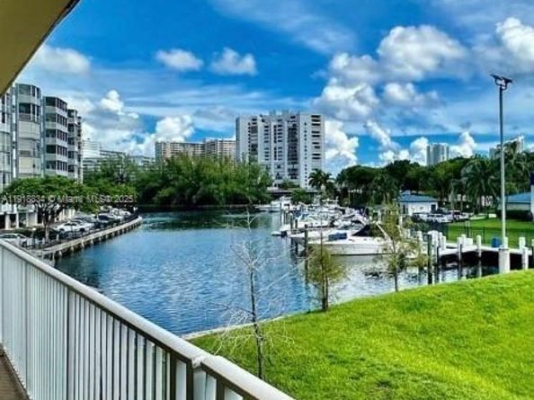 26 Diplomat Pkwy 2366, Hallandale Beach FL 33009