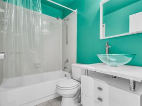 7060 NW 179th St 210, Hialeah FL 33015