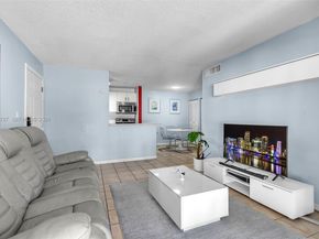 7060 NW 179th St 210, Hialeah FL 33015