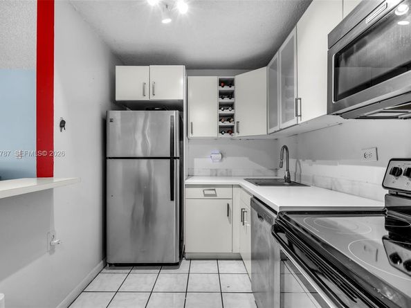 7060 NW 179th St 210, Hialeah FL 33015