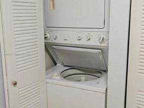 7060 NW 179th St 210, Hialeah FL 33015