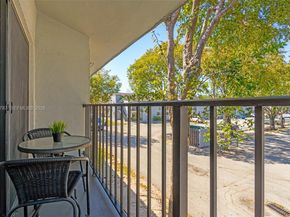 7060 NW 179th St 210, Hialeah FL 33015