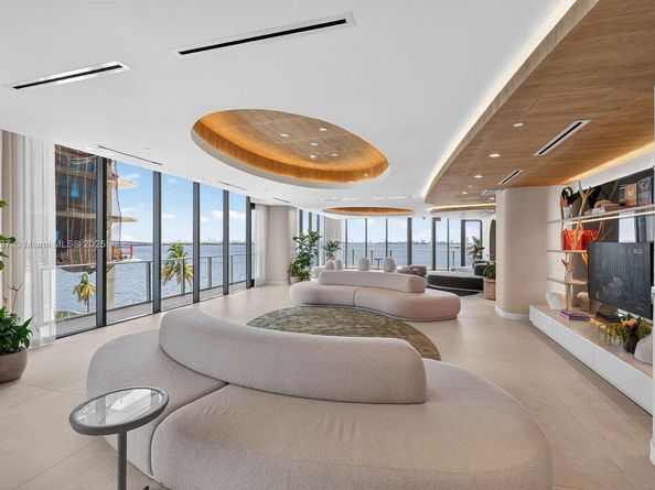 700 NE 24 Street 1502, Miami FL 33137