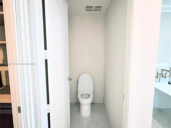 700 NE 24 Street 1502, Miami FL 33137