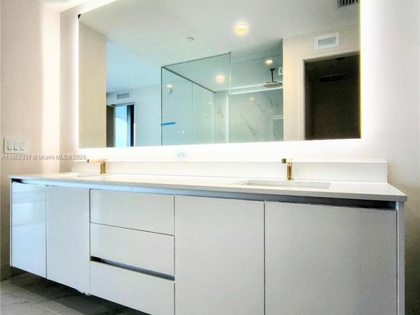 700 NE 24 Street 1502, Miami FL 33137