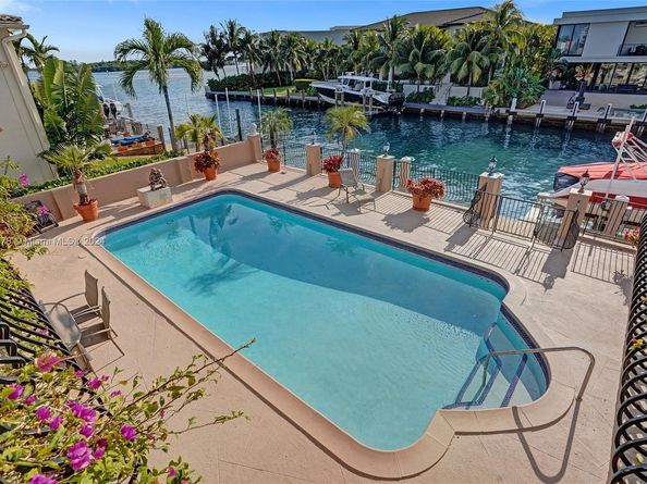 1960 NE 118th Rd, North Miami FL 33181