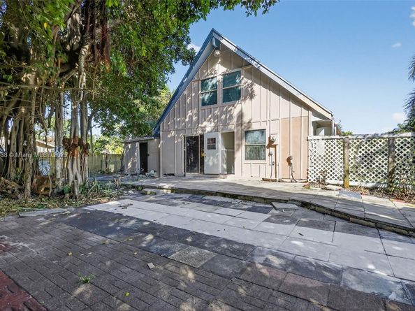 611 Broward Ave, Green Acres FL 33463