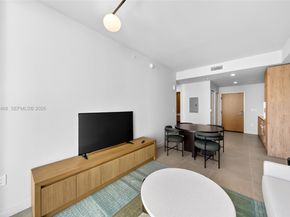 11 NE 6 St 3210, Miami FL 33132