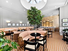 11 NE 6 St 3210, Miami FL 33132