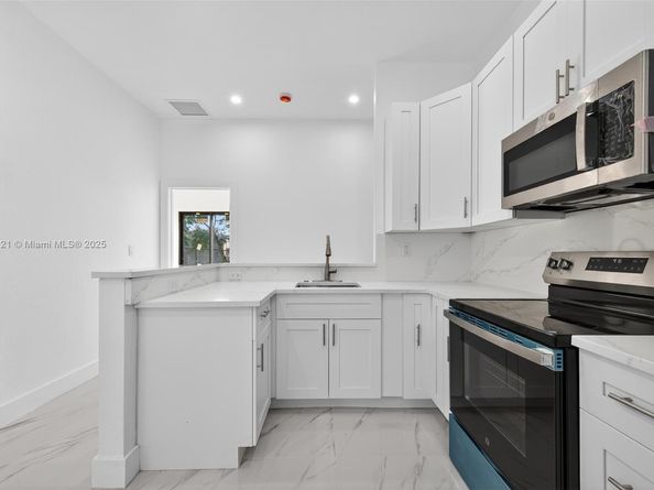 2250 NW 7th Ct, Fort Lauderdale FL 33311