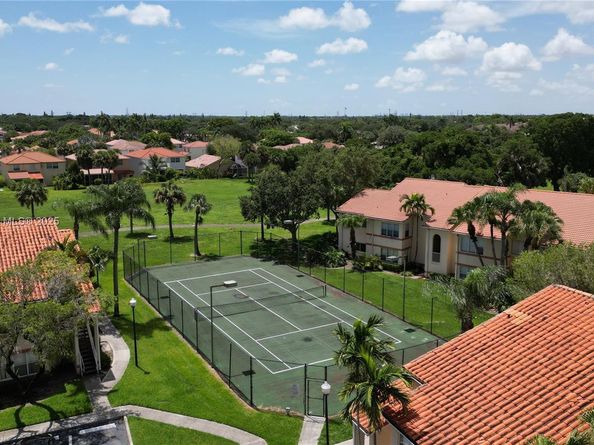 3420 N Pinewalk Dr N 713, Margate FL 33063