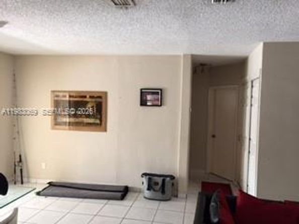 1750 W 56 st 112, Hialeah FL 33012