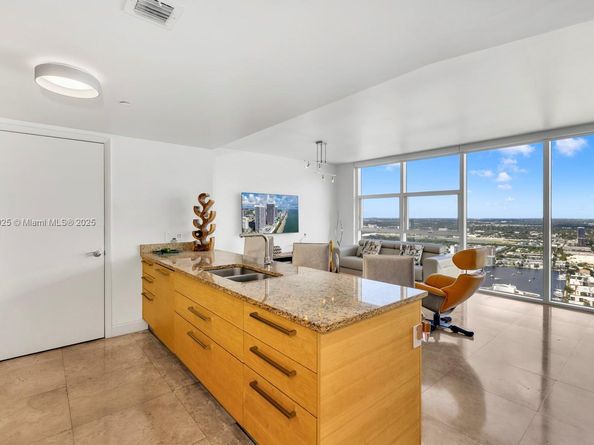 1830 S Ocean Dr 4807, Hallandale Beach FL 33009