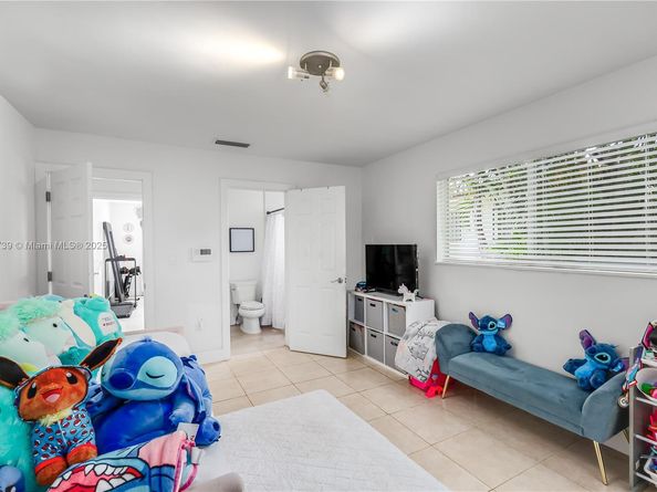 2340 SW 17th Ave, Miami FL 33145