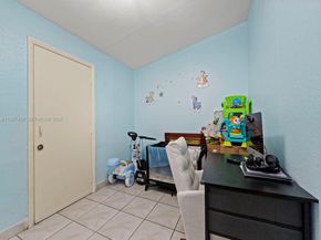 871 SE 5th Pl, Hialeah FL 33010