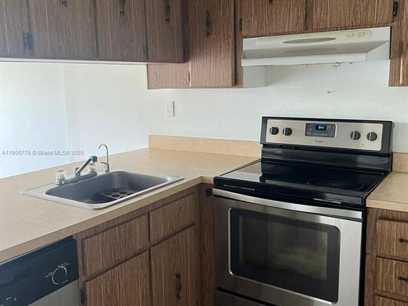 16465 NE 22nd Ave 617, North Miami Beach FL 33160