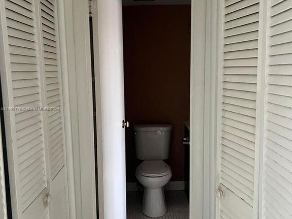 16465 NE 22nd Ave 617, North Miami Beach FL 33160