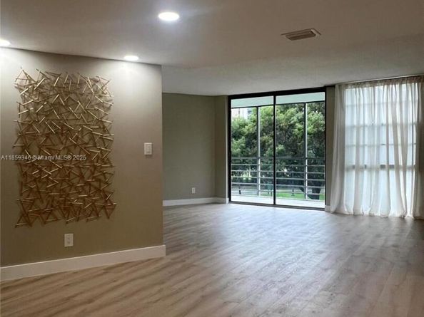 20500 W Country Club Dr 308, Aventura FL 33180