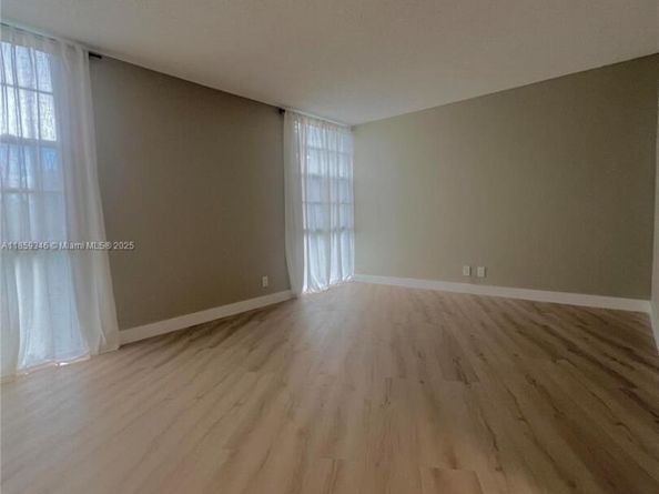 20500 W Country Club Dr 308, Aventura FL 33180