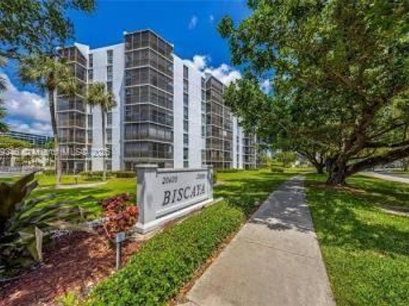 20500 W Country Club Dr 308, Aventura FL 33180