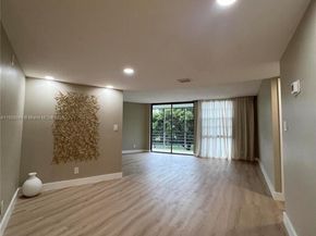 20500 W Country Club Dr 308, Aventura FL 33180