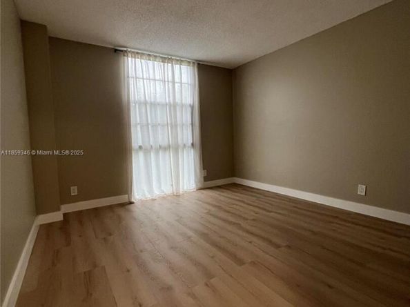 20500 W Country Club Dr 308, Aventura FL 33180