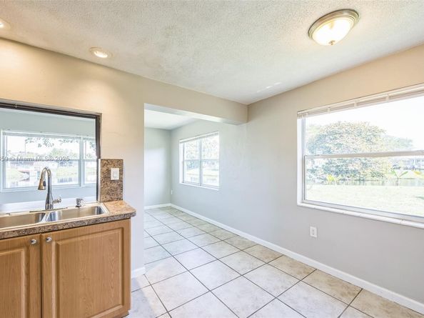 6901 NW 28th St, Sunrise FL 33313