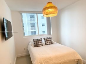 170 SE 14th St 1504, Miami FL 33131