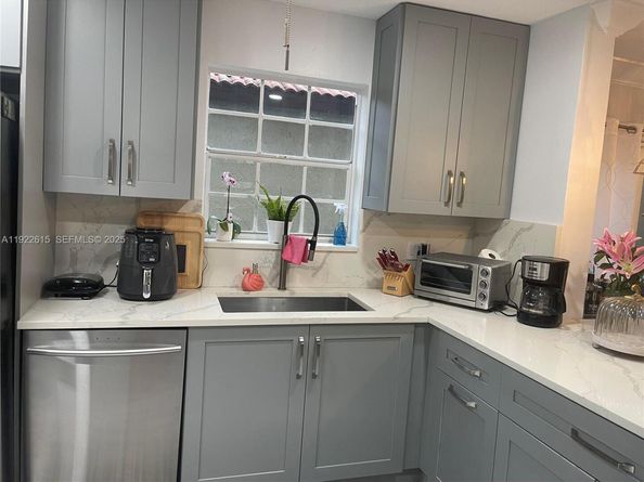 5460 NW 49th Ave, Coconut Creek FL 33073