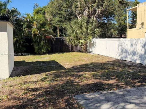 1621 SW 11th Ct, Fort Lauderdale FL 33312