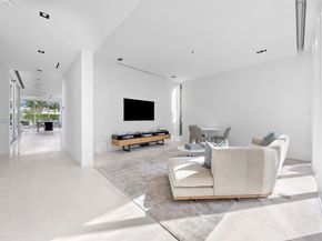 1011 W 48th St, Miami Beach FL 33140