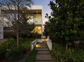 1011 W 48th St, Miami Beach FL 33140