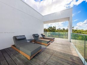 1011 W 48th St, Miami Beach FL 33140