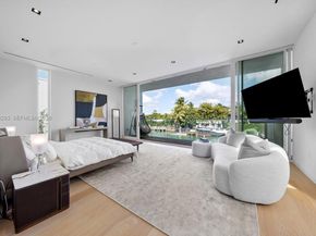 1011 W 48th St, Miami Beach FL 33140