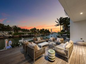 1011 W 48th St, Miami Beach FL 33140