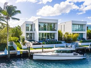 1011 W 48th St, Miami Beach FL 33140