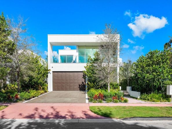 1011 W 48th St, Miami Beach FL 33140