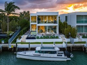 1011 W 48th St, Miami Beach FL 33140