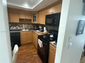 18555 NE 14th Ave 514, Miami FL 33179