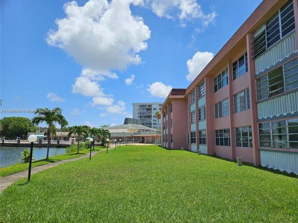 18555 NE 14th Ave 514, Miami FL 33179