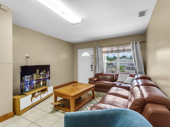 2761 SW 33rd Ct, Miami FL 33133