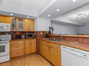 9722 NW 23rd Ct, Pembroke Pines FL 33024