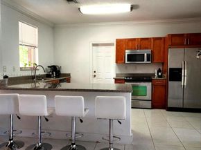 10878 NW 51st Ln, Doral FL 33178