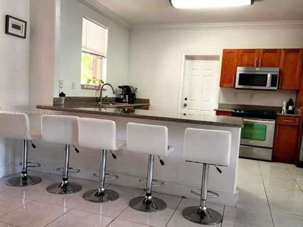 10878 NW 51st Ln, Doral FL 33178