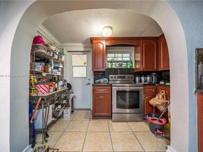 925 E 29th St, Hialeah FL 33013